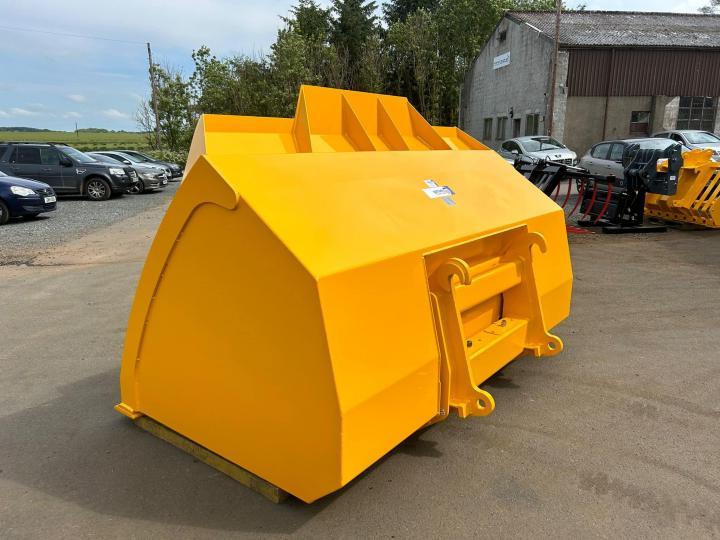 3.5 cub.m Hi-Tip grain bucket with Volvo hooks